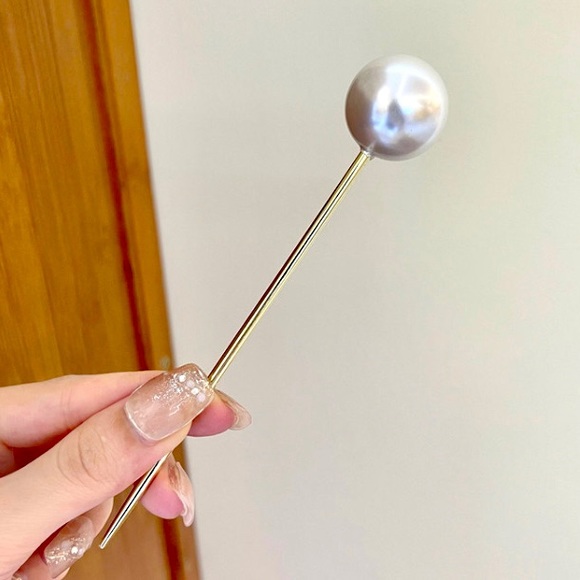 ❣️$25/3❣️ Classy Big Faux Pearl Hair Pin - Picture 3 of 10